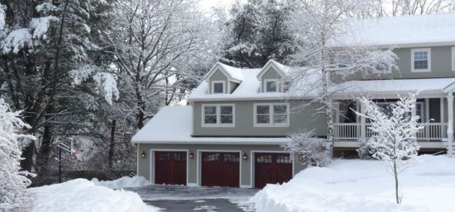 garage-door-stuck-in-winter